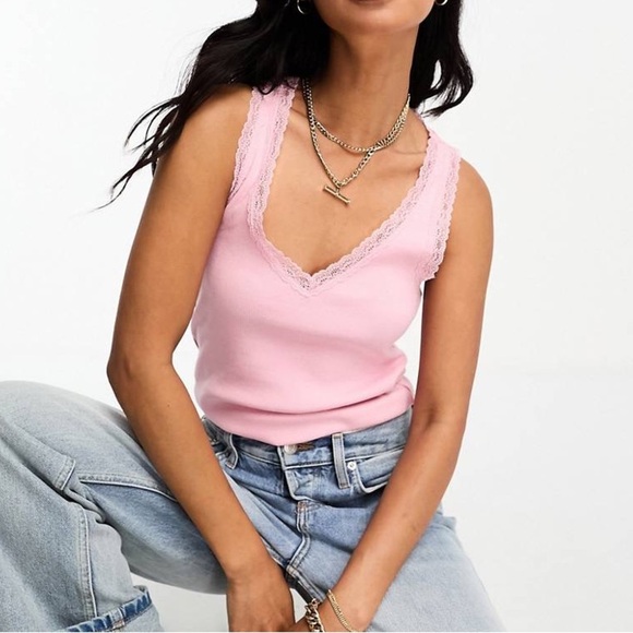 sold🚫 Y2K style coquette tank top - Picture 3 of 5